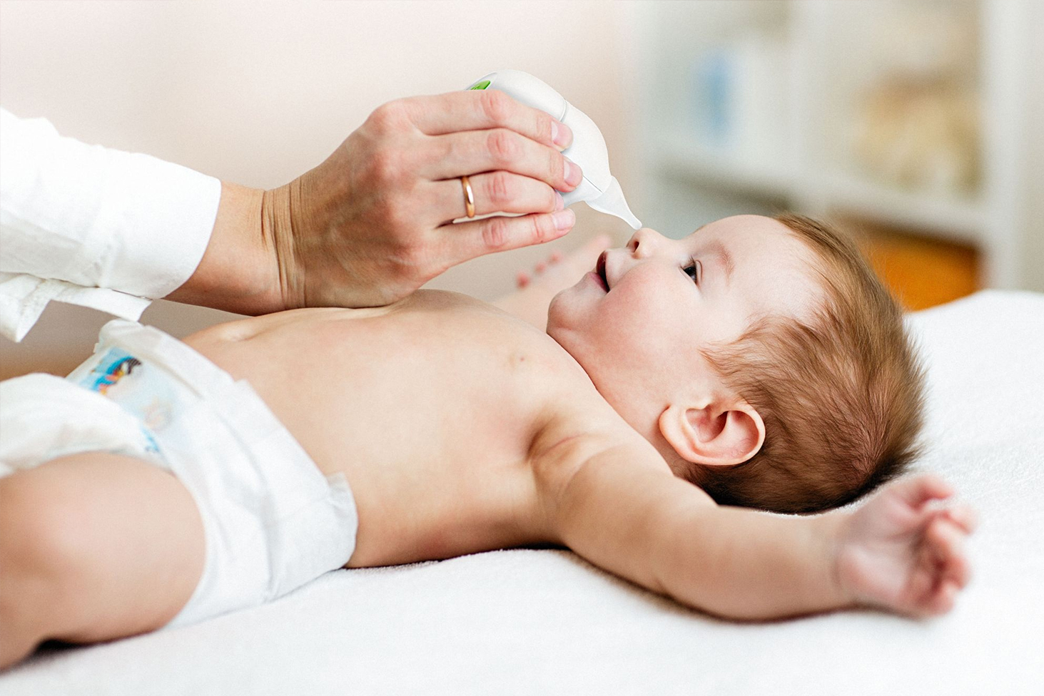 Les bons gestes Santé : coton ou lingettes pour nettoyer votre bébé -  Everykid